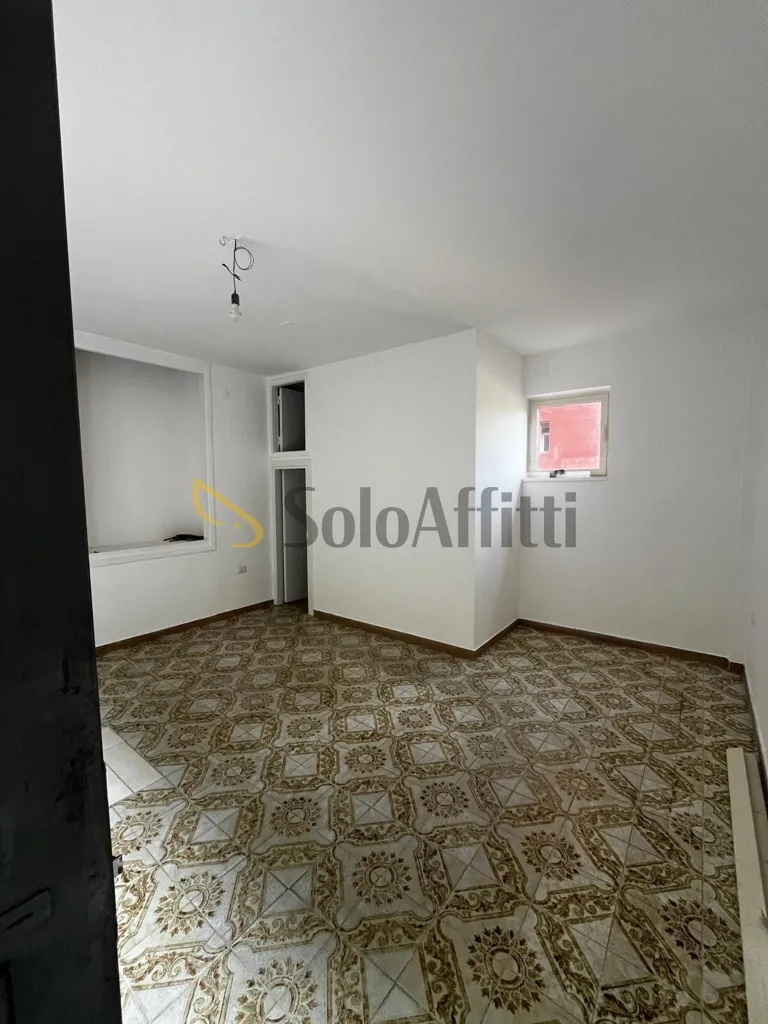 1-room commercial property in Napoli