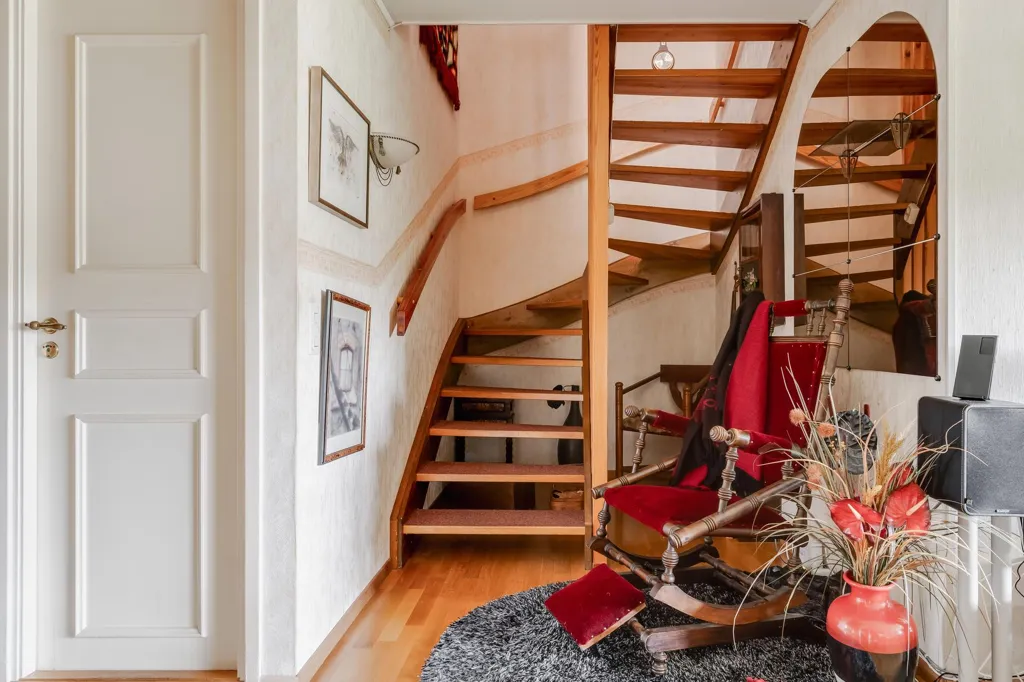 Toad - Terraced House with Corner Plot in Borås