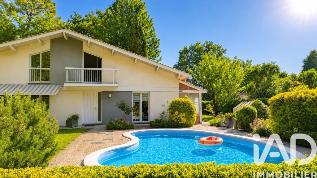 Piscina - Family House with Pool in Cestas