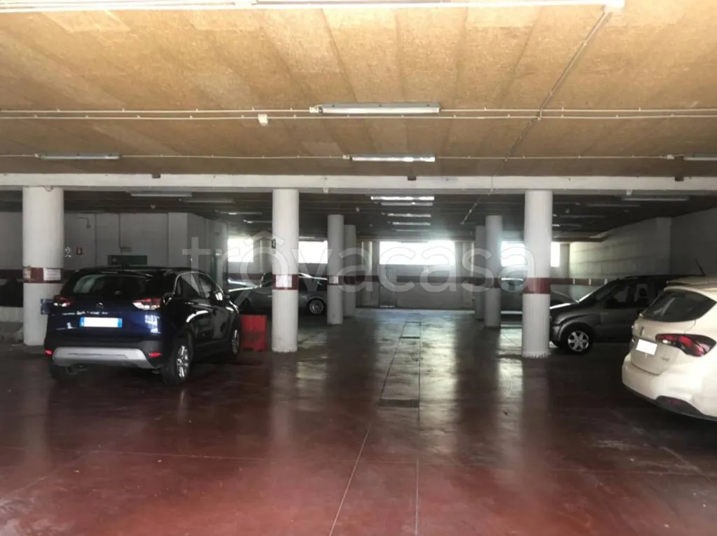 Garaaž - Office Building with Parking in Perugia
