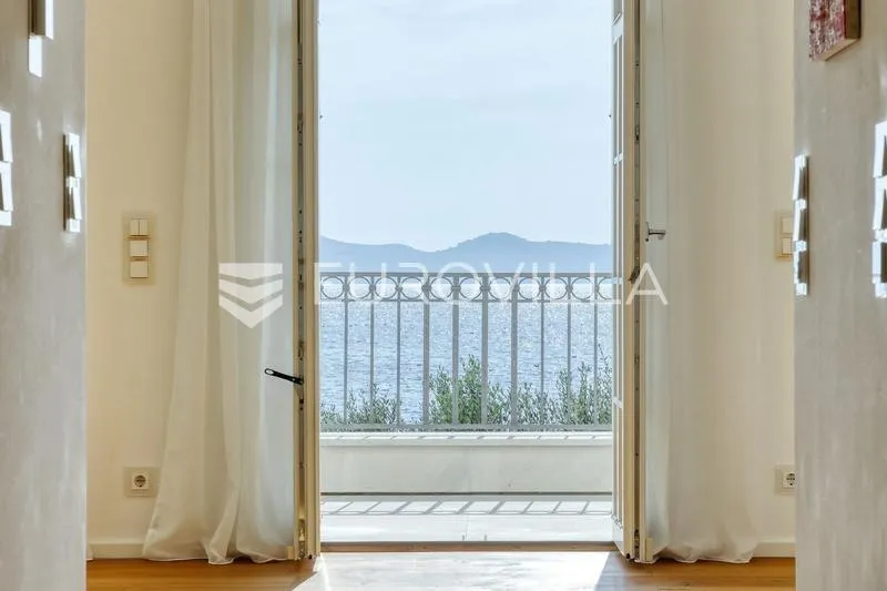 Entrée - Modern Villa, First Row Sea View in Diklo, Zadar