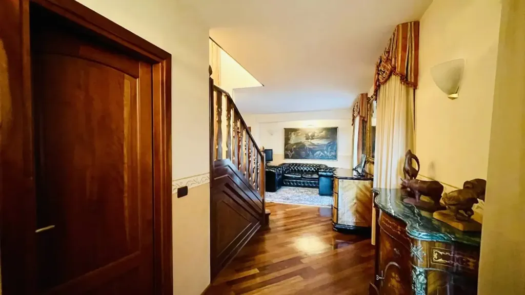 hallway_entrance