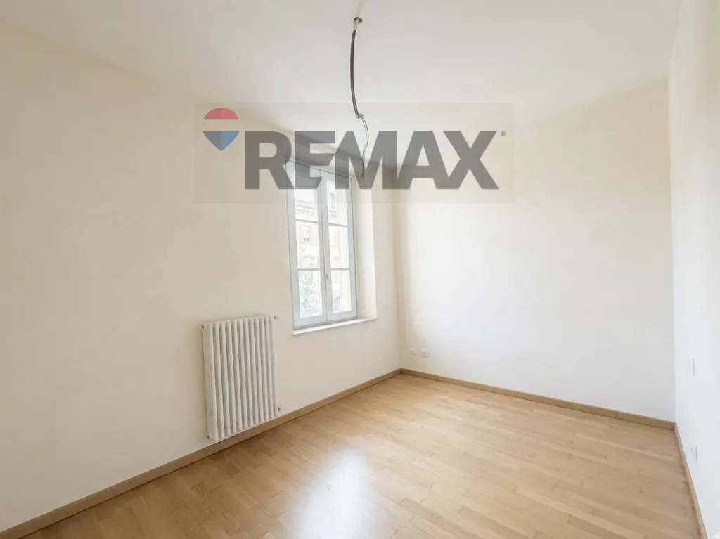 Toad - Rustic Duplex with Box in Novellara