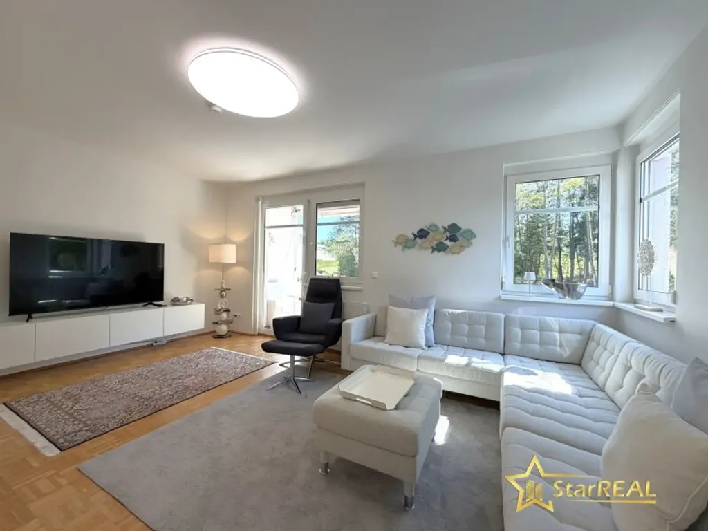 Séjour - Möblierte 3-Bedroom Apartment with Balcony in Velden Centre