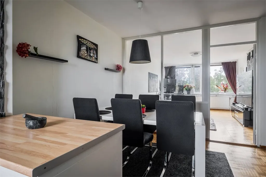 Dining Room - Apartment with Balcony on 4th Floor in Skogås