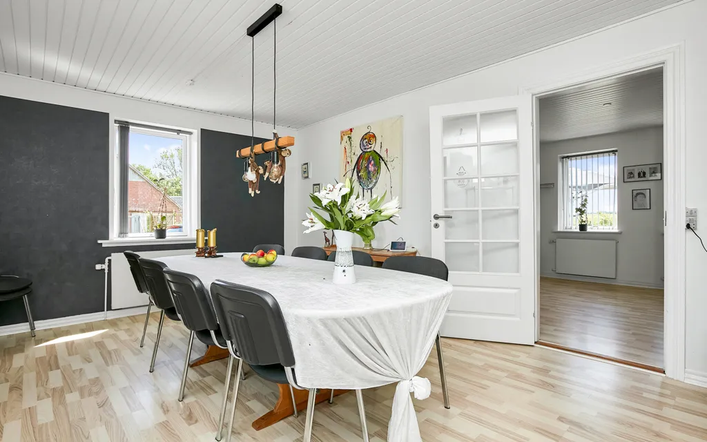 Sala da pranzo - Modernised Villa with Open Fields View near Hatting