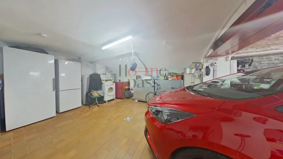Garage - Maison Familiale avec Jardin à Remich