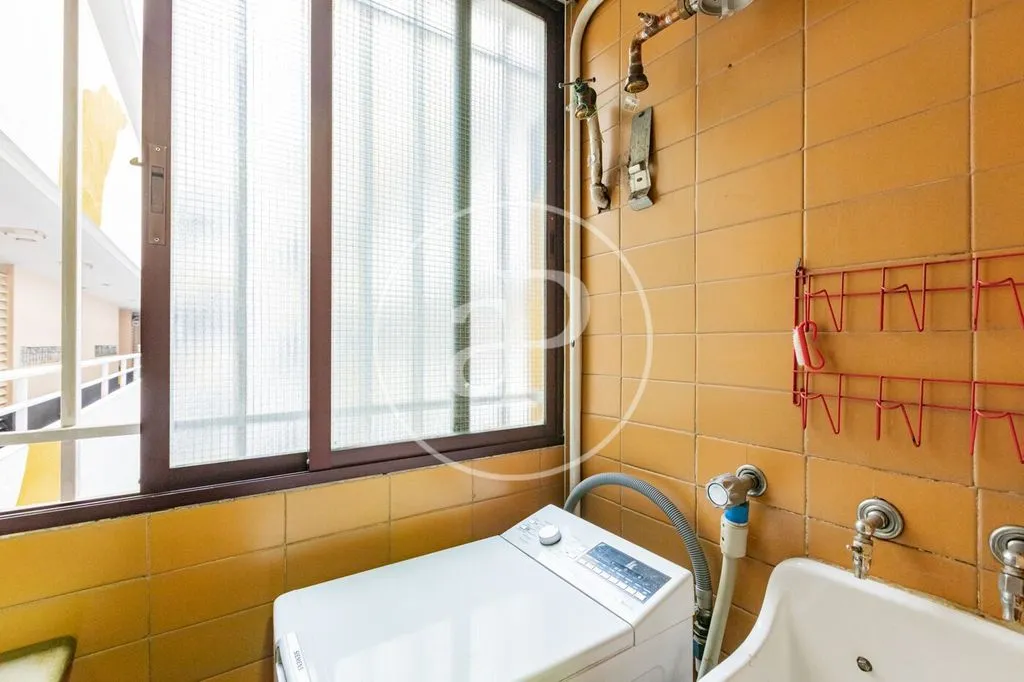 Vannitoad - Luxury Apartment with River Views in Madrid