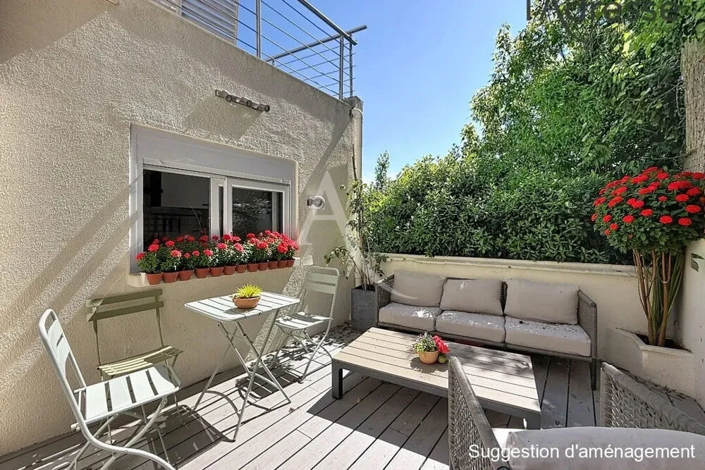 Terrace - City House with Paris View in Suresnes