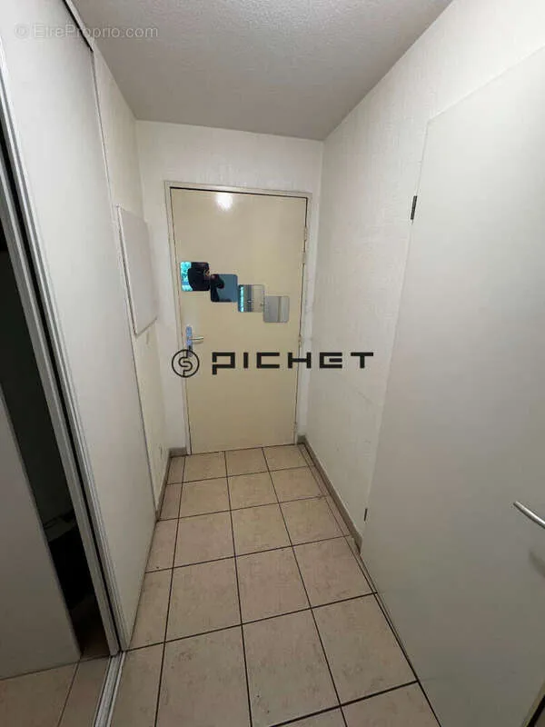 Hallway - Apartment with Private Garden in Bordeaux Chartrons