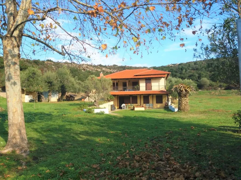 8-toaline maja asukohas Sithonia
