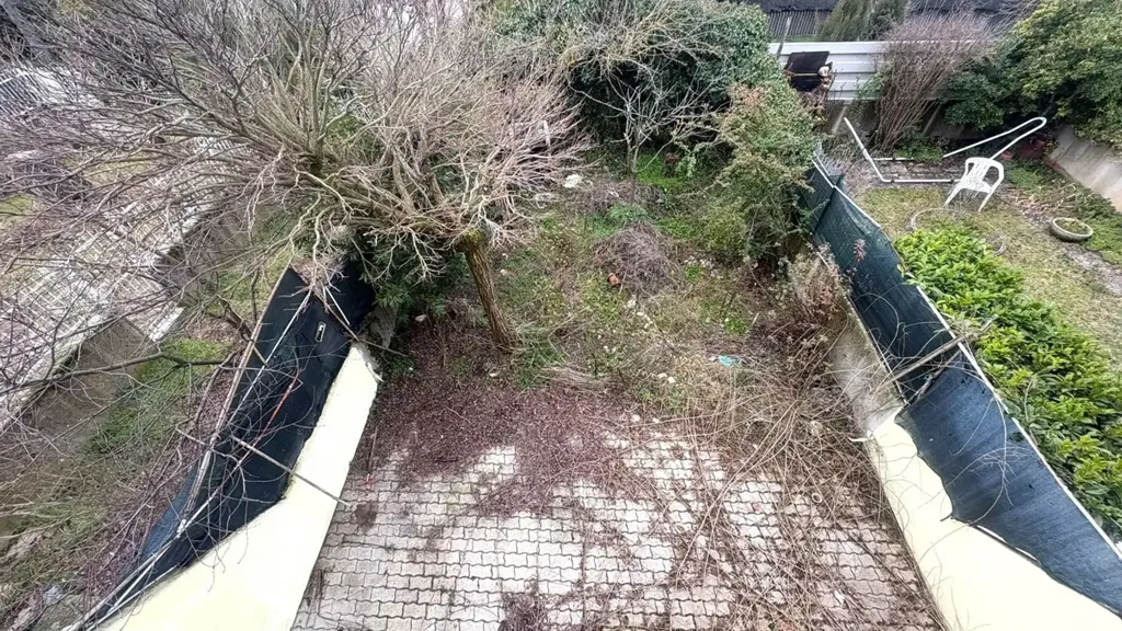 Aed - Rear-Attached Villa with Balcony in L'Aquila