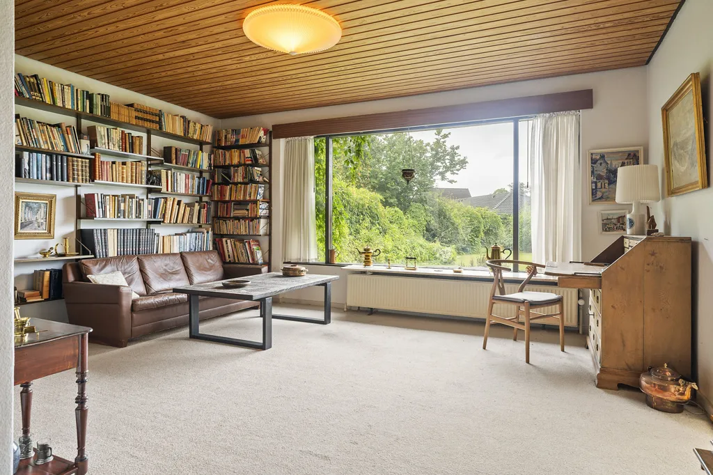 Kabinet - Functional Townhouse with Parking in City Centre