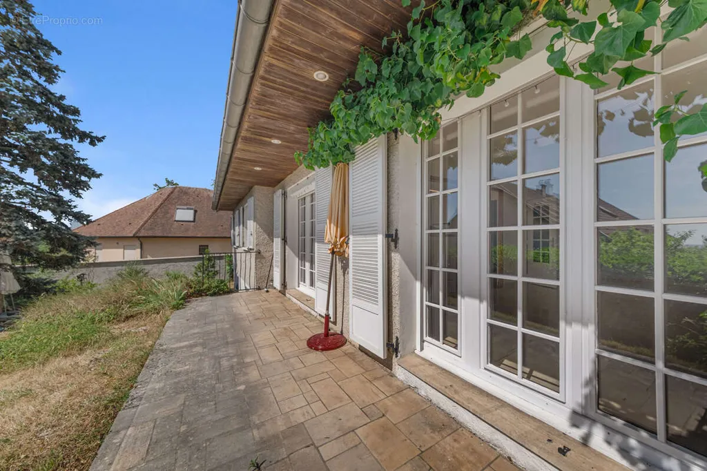 Terrazza - 6-Piece House with Mountain View in Dijon