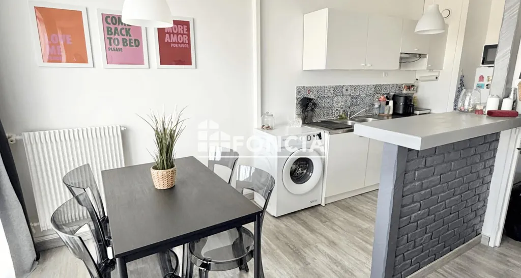 Cuisine - Studio avec Balcons et Parking à Paris
