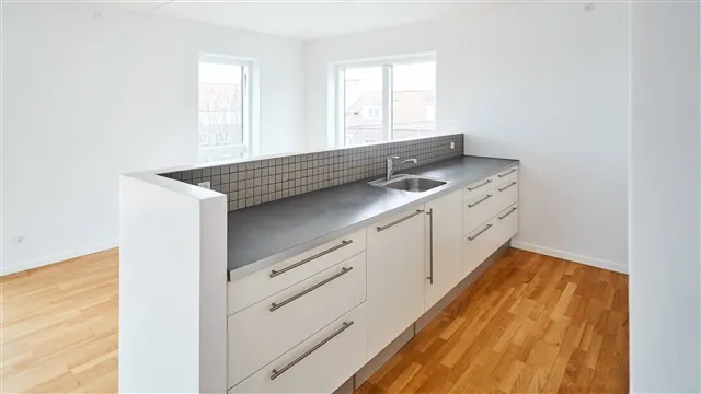 Cucina - 5-Room City Centre Apartment with Balcony