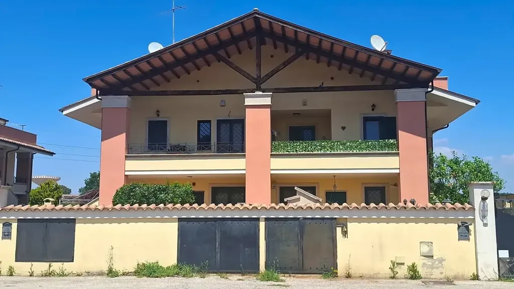 Esterno - Casa indipendente con giardino a Pomezia