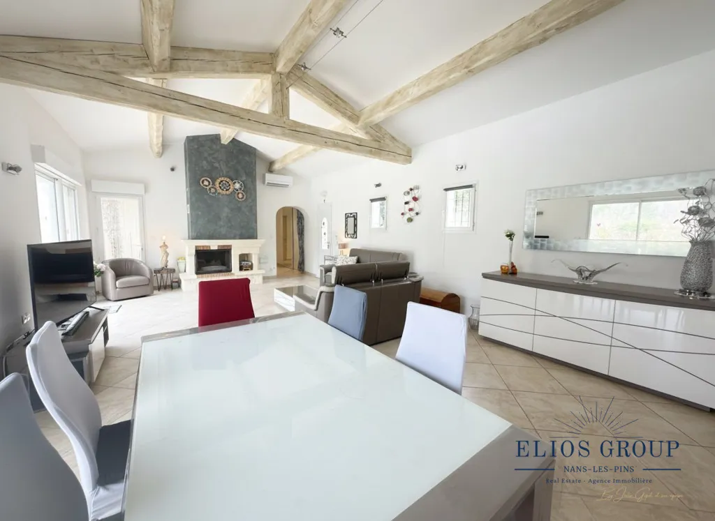 Sala da pranzo - Villa with Panoramic View in Nans-les-Pins