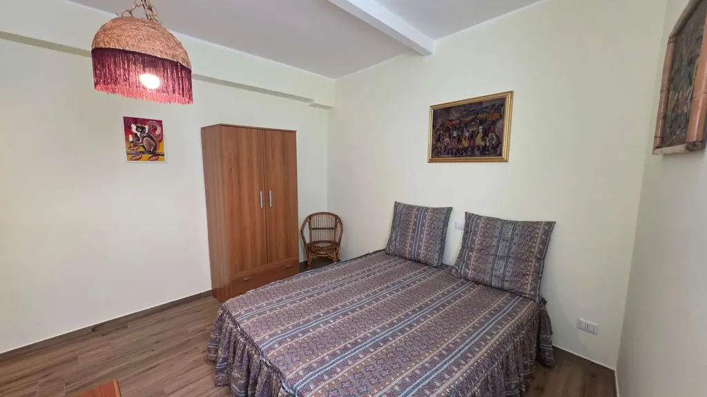 Chambres - Modernised Apartment with Lake View in Sala Comacina