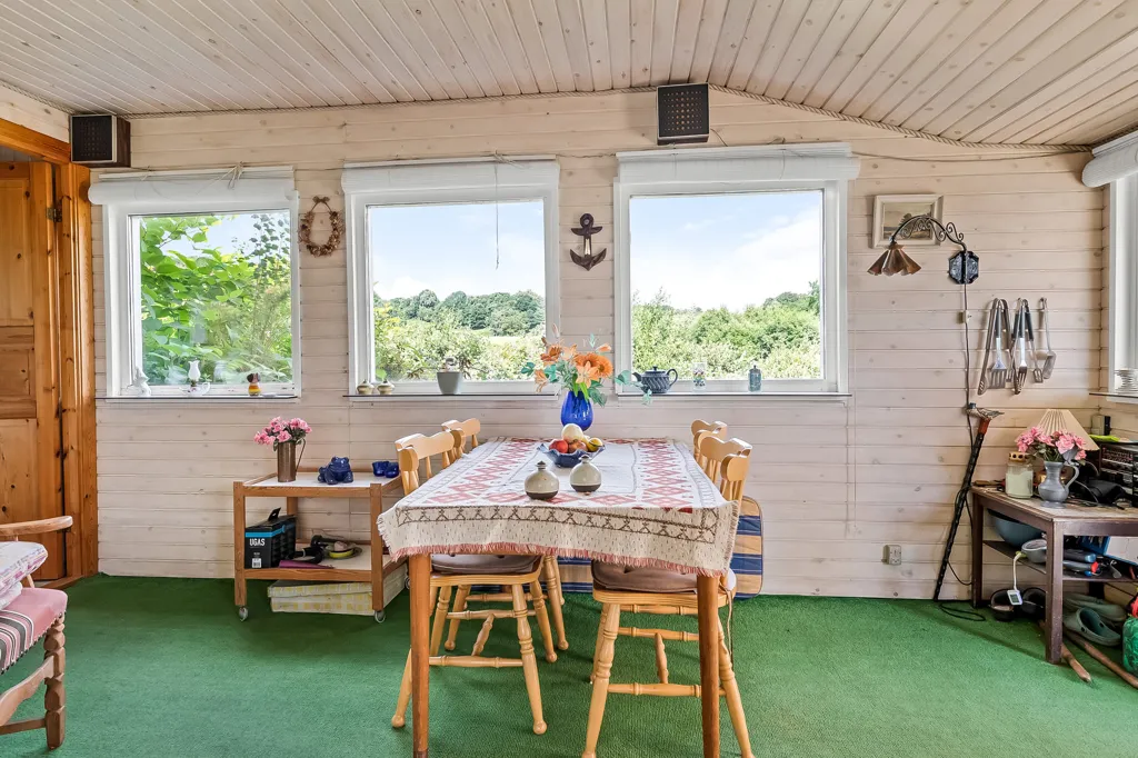 Comedor - Vacation Home with Waterfront View in Sellerup Strand
