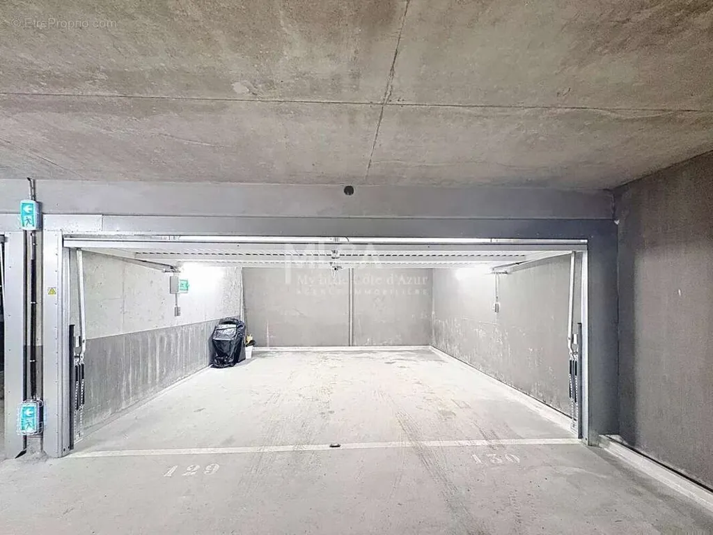 Garage - 3-Bedroom Apartment with Ski Access in Auron