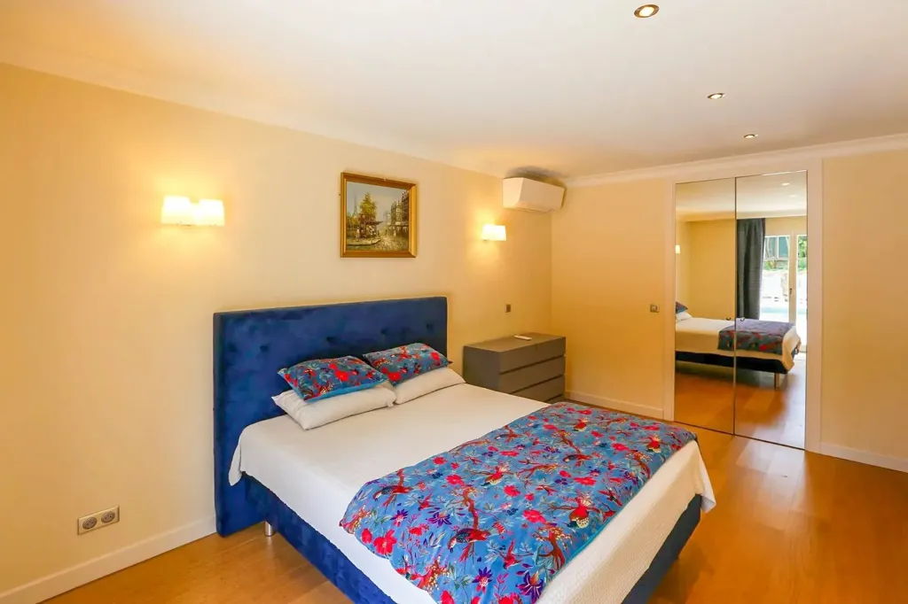 Bedrooms - Neo-Classical Villa with Sea View in Cap d’Antibes