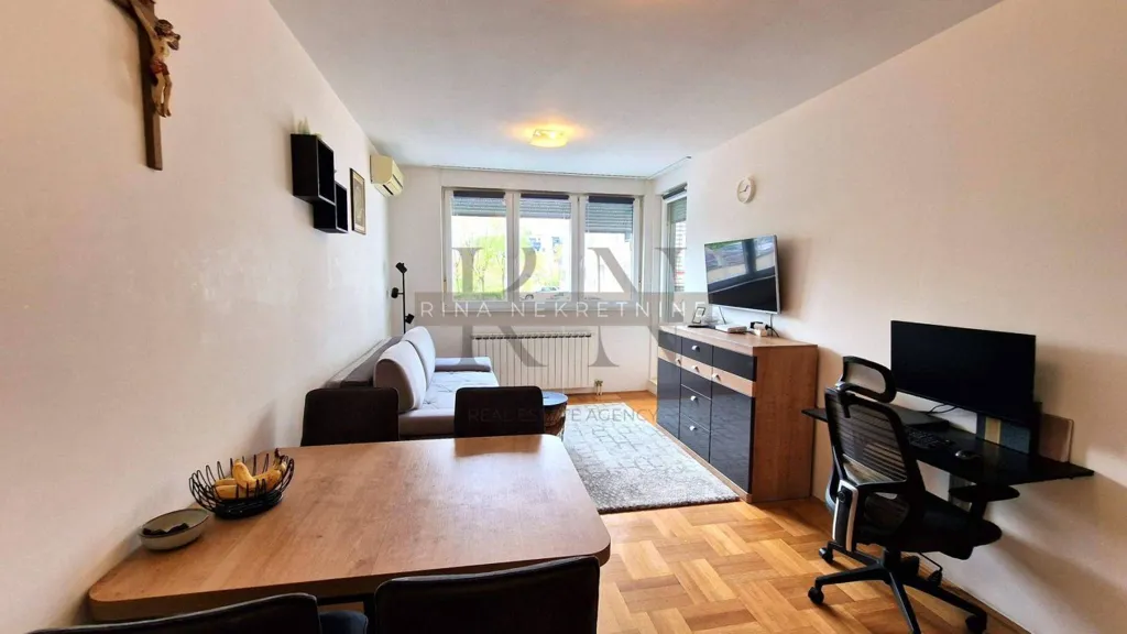 Séjour - Modern 2-Bedroom Flat with Parking in Prečko, Zagreb