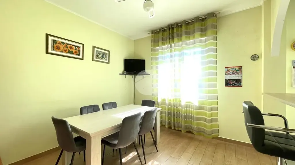 Salle à manger - Renovated Apartment with Mountain View in Brescia