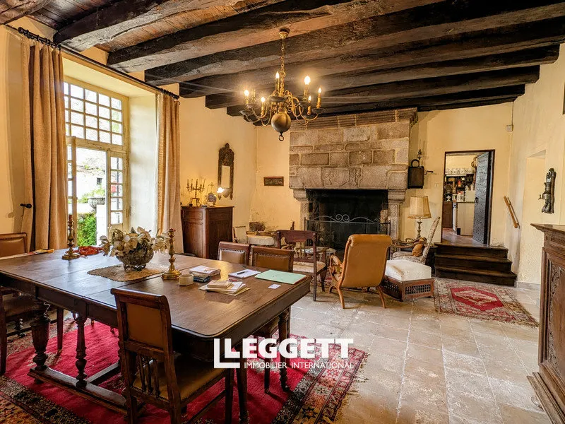 Salle à manger - Château historique avec étang à Marval