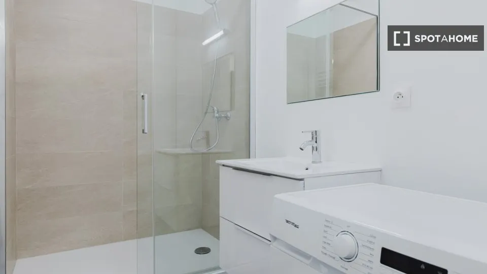 Salles de bain - Appartement 1 Pièce à Val-De-Grâce, Paris