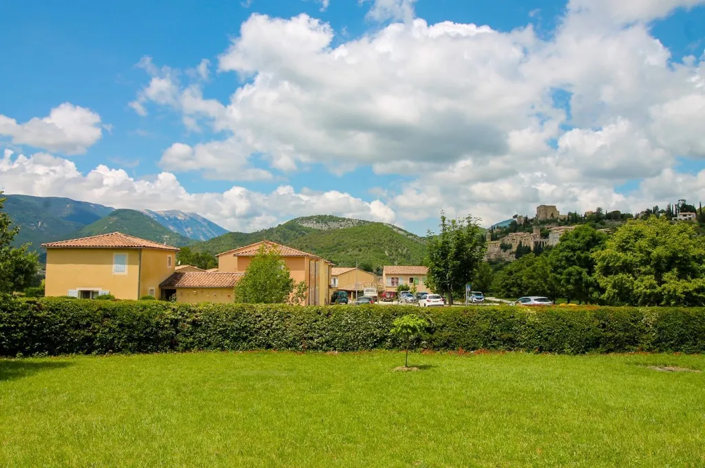 Jardin - Villa de Plain-pied avec Vue Montagne à Montbrun-les-Bains