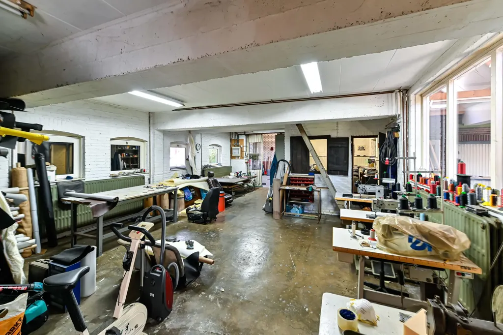 Pièces - Free-Standing Business House with Workshop in Venlo