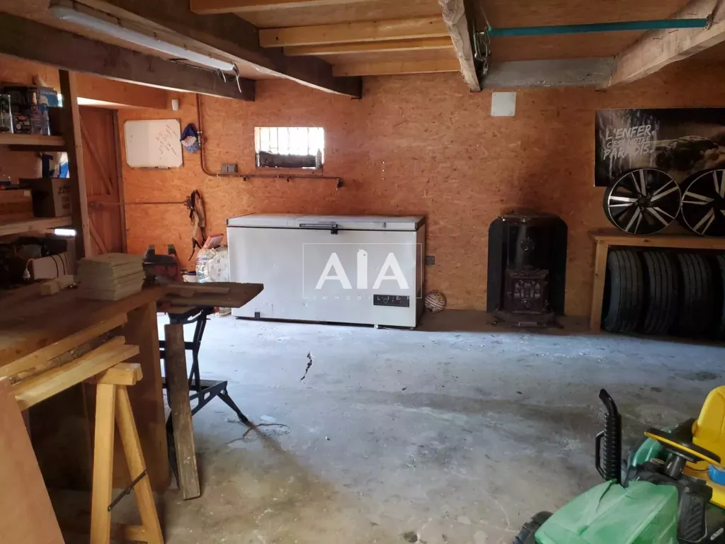 Garaaž - Charming Property with Pool between Civray and Ruffec