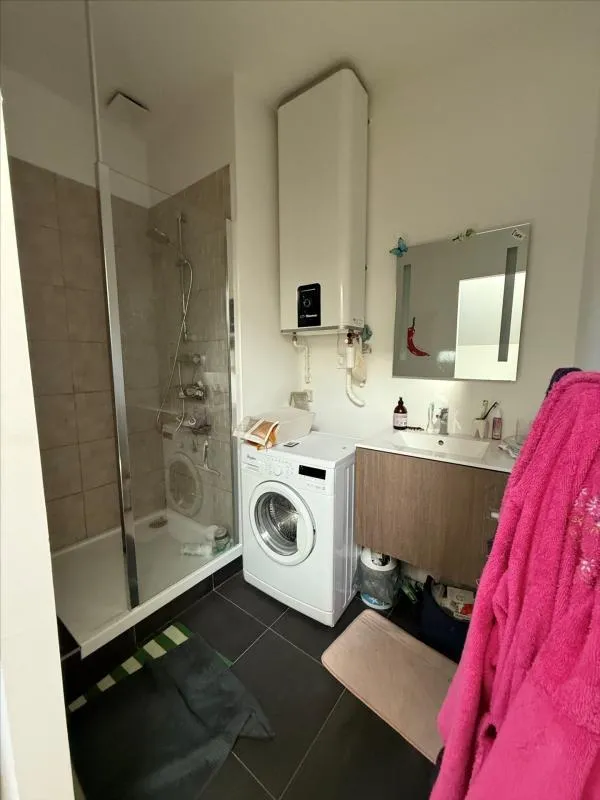 Salles de bain - Appartement Rénové en Dernier Étage à Nancy