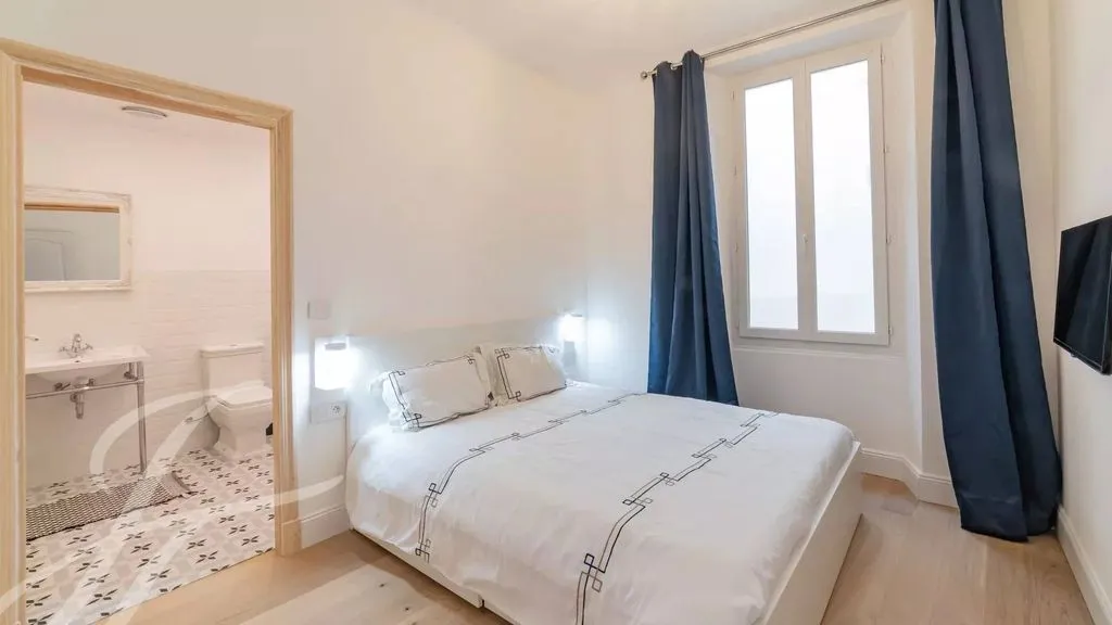 Chambres - Appartement Duplex Rénové au Centre de Cannes
