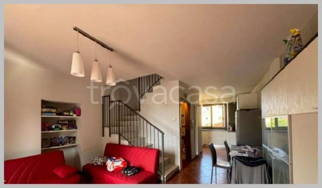 Soggiorno - Two-Level Apartment with Garden in Monticello Brianza