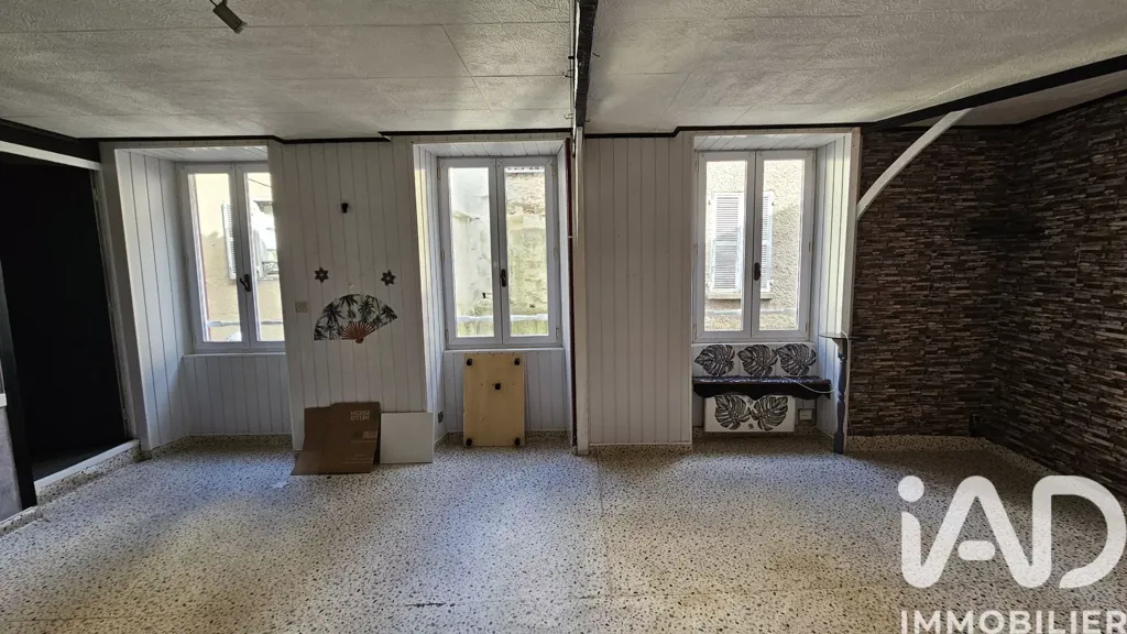 Rooms - Town House with Garage in Maurs Centre