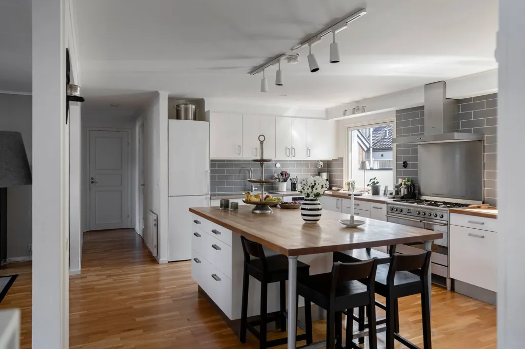 Cuisine - Villa with Extensive Garden in Lerberget