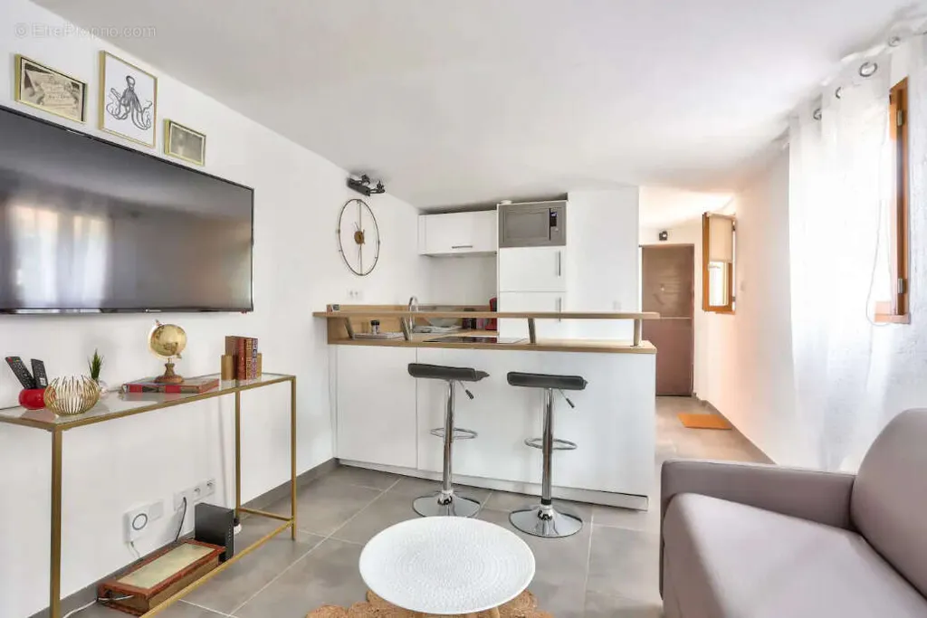 Elutuba - Studio with Balcony near Nice Beaches