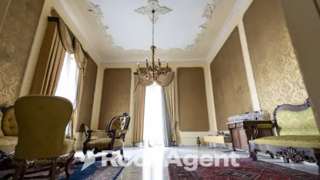 Living Room - Historic Apartment with 3-View in Catanzaro