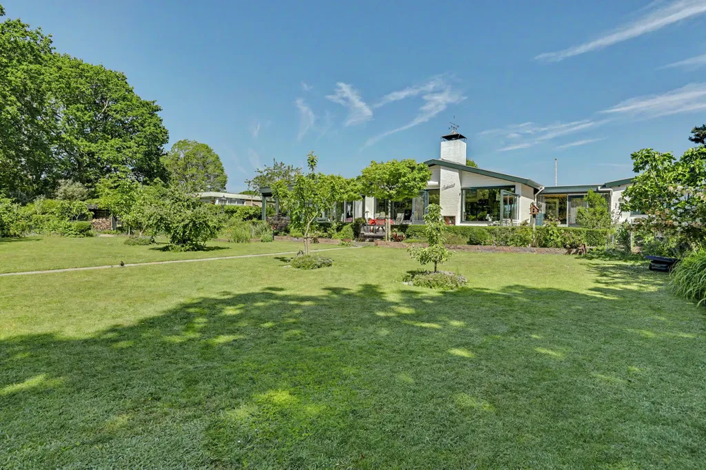 Aed - Modernised Bungalow with Garden in Kortgene