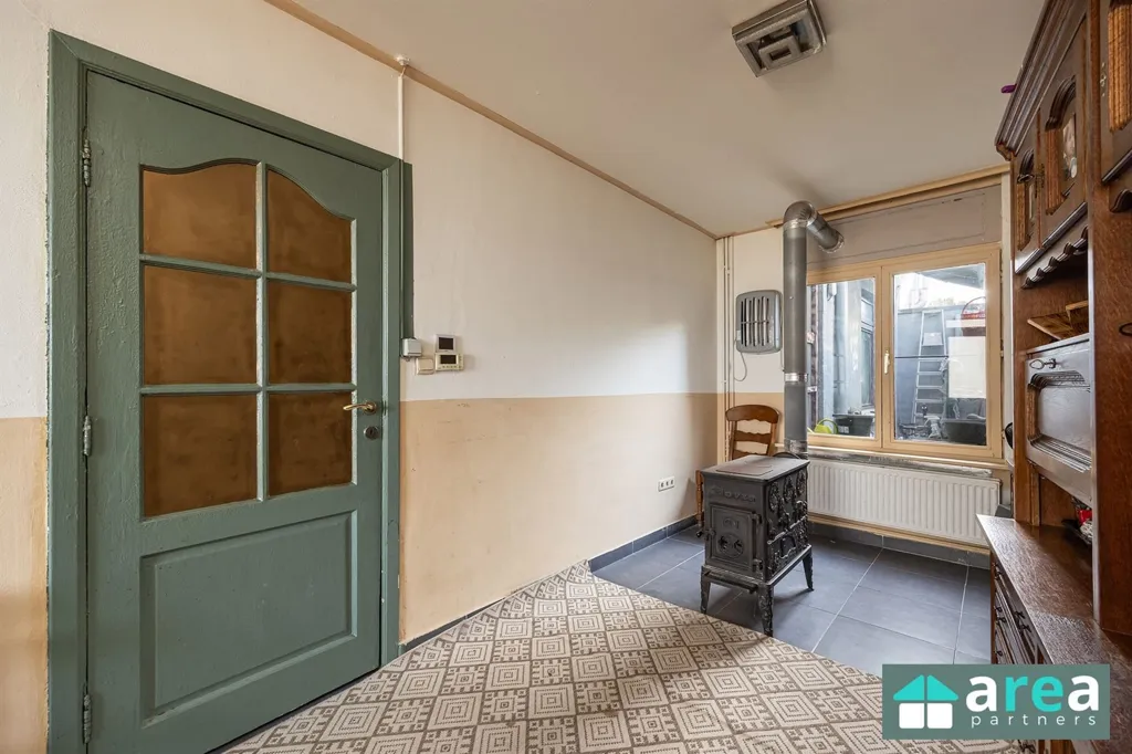 Esik - Renovatable House with Central Location in Antwerp