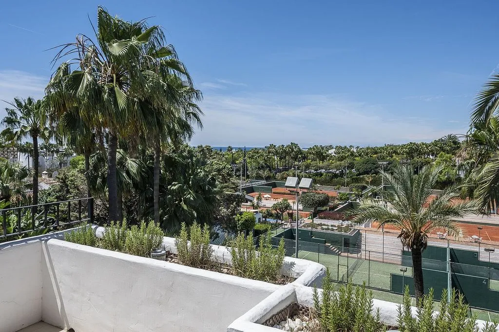Terrass - Duplex with Pool in Marbella's Golden Mile