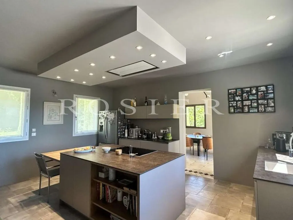 Kitchen - Luxury Villa with Pool in Saint-Saturnin-lès-Apt