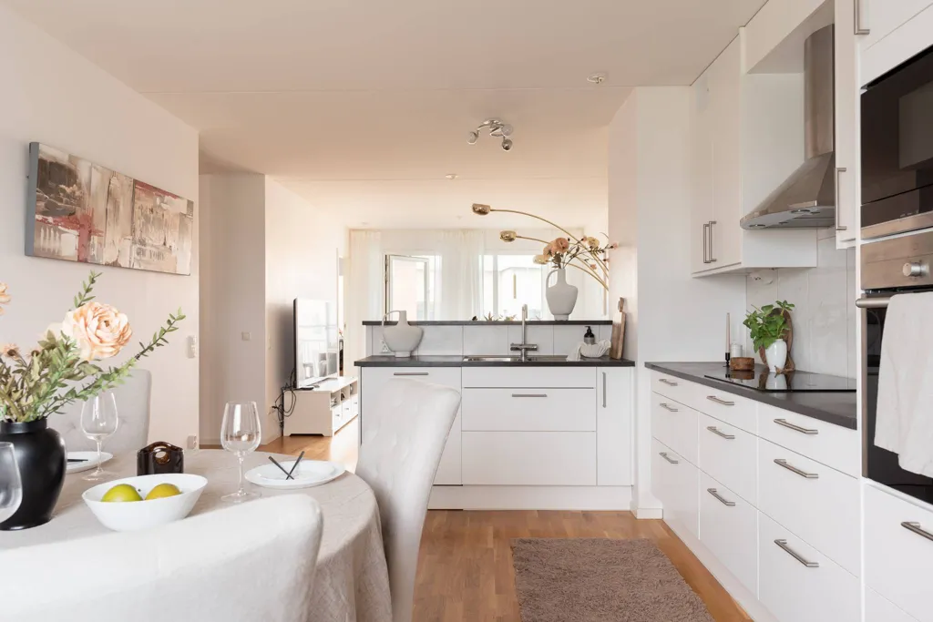 Söögituba - Modern Flat with Balcony on Södra Ringvägen