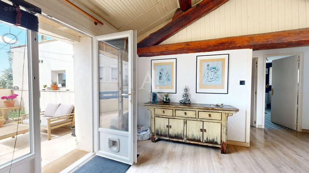 Terrass - Village House with Pool in Ouveillan
