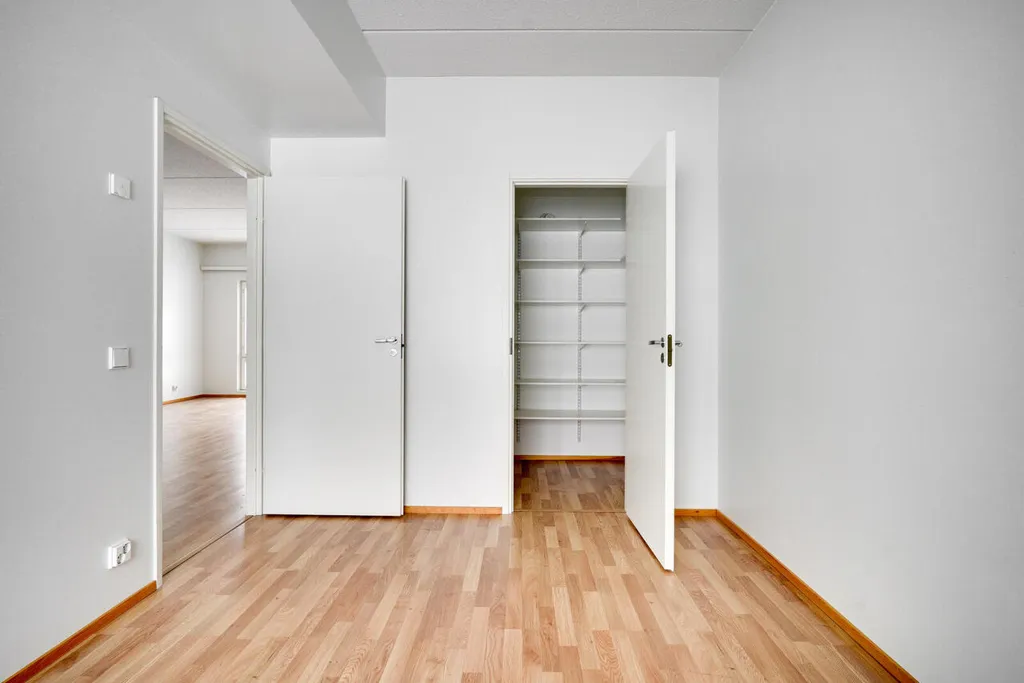 Pièces - Two-Bedroom Apartment with Balcony in Kauklahti, Espoo