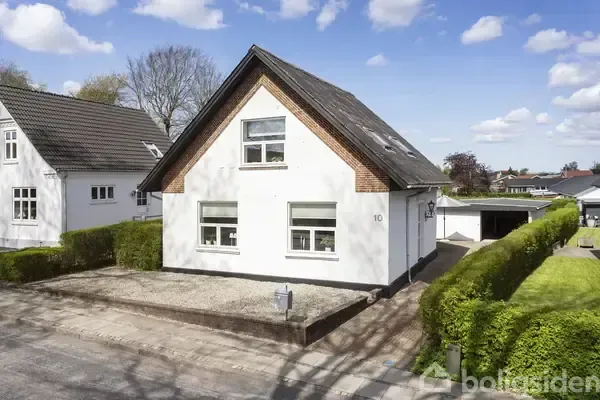 Vue aérienne - 1920s Villa with Garden in Vejen