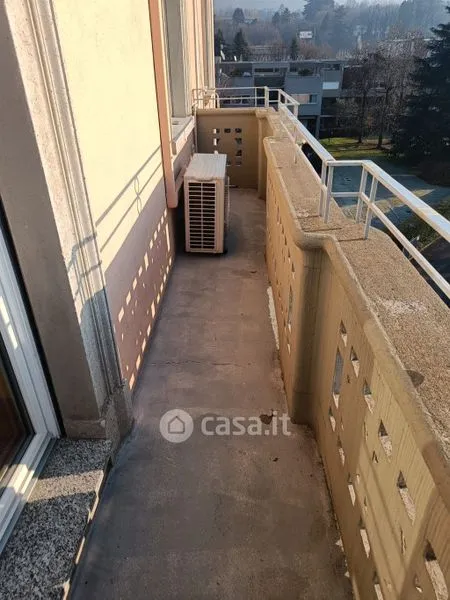 Balcon - Restored Apartment with Balconies in Como Borghi