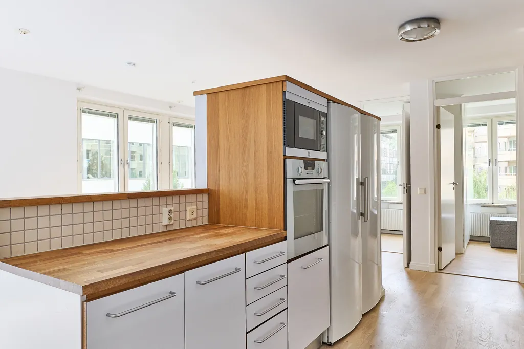 Köök - Spacious 4-Bedroom Flat with Corner Location in Södermalm